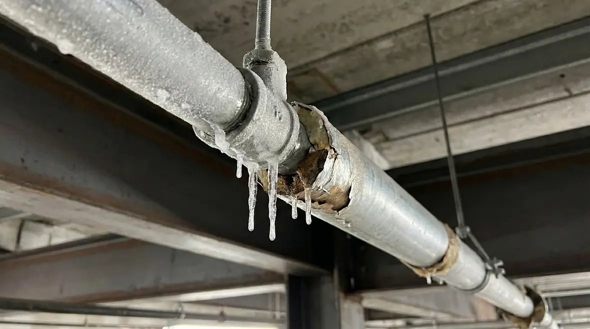 Sprinkler system freeze protection in a commercial facility