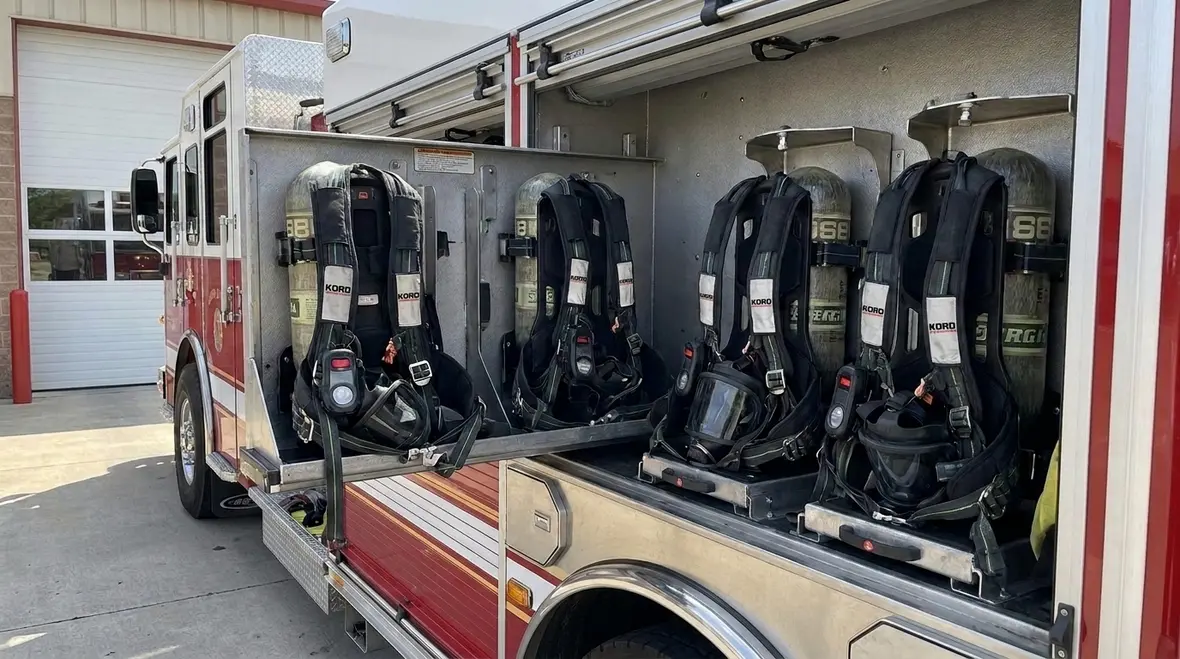 SCBA storage on a fire truck under NFPA 1900 requirements
