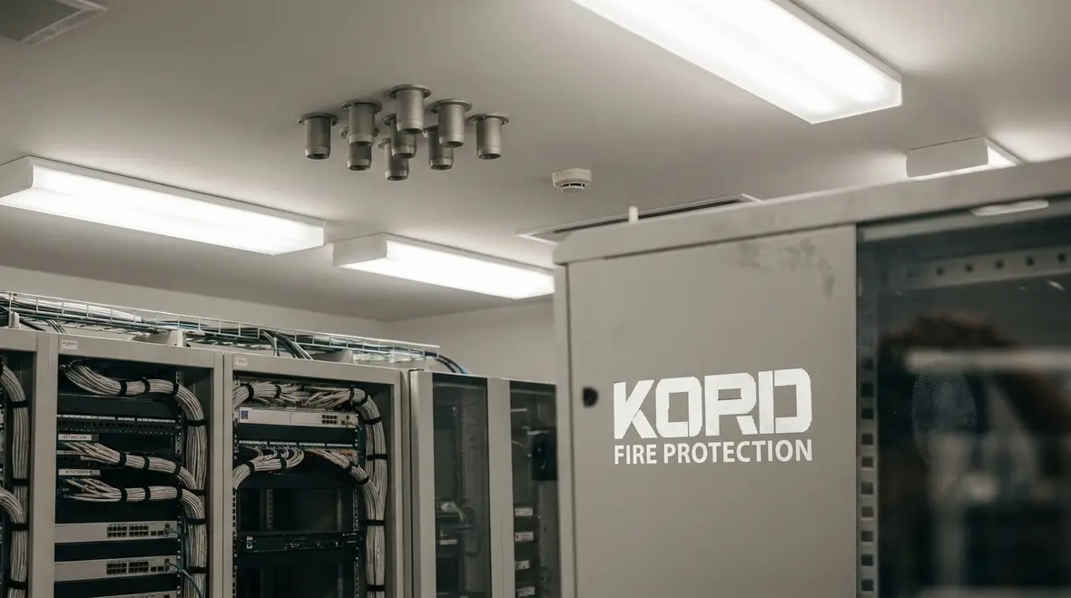 Sensitive equipment room protected by a clean agent extinguishing system