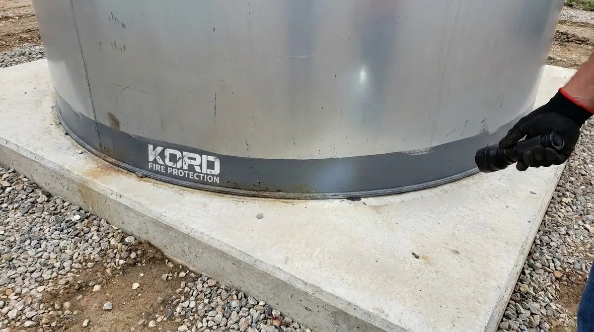 Corrosion protection for tank bottom plates on soil or concrete